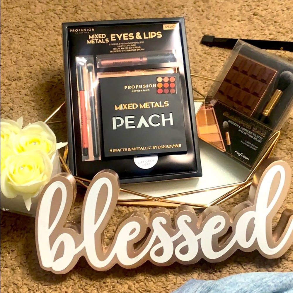 PROFUSION MAKEUP BUNDLE